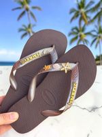Havaianas Top Café + Escrita Dourada + Estrela, Concha, Tartaruga e Ponto de Luz