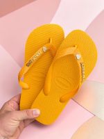 Havaianas Top Amarelo + Escrita Dourada + Coração Strass