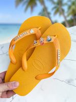 Havaianas Top Amarelo + Escrita Dourada + 3 Meninas Super Poderosas +  Coração Strass