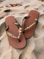 Havaianas Top Ferrugem + Escrita Dourada + 3 Meninas Super Poderosas +  Coração Strass