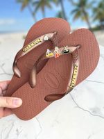 Havaianas Top Ferrugem + Escrita Dourada + 3 Meninas Super Poderosas +  Coração Strass