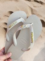 Havaianas Top Areia + Escrita Dourada + Concha e Estrela Peroladas