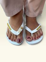 Havaianas Top Branco + Escrita Dourada + Concha e Estrela Peroladas