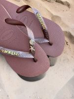 Havaianas Top Ferrugem + Escrita Dourada + Concha e Estrela Peroladas
