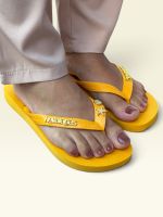 Havaianas Top Amarelo + Escrita Dourada + Concha e Estrela Peroladas
