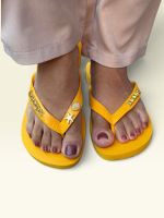 Havaianas Top Amarelo + Escrita Dourada + Concha e Estrela Peroladas