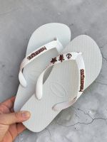 Havaianas Top Branca + Escrita Marrom + Âncora, Tartaruga e Estrela Marrom
