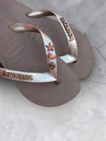 Havaianas Top Café + Escrita Marrom + Âncora, Tartaruga e Estrela Marrom