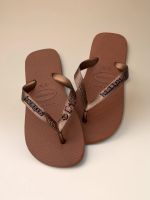Havaianas Top Ferrugem + Escrita Marrom + Âncora, Tartaruga e Estrela Marrom