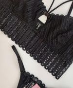 Conjunto lingerie Lívia - Cropped de renda e tanga regulável - Preto