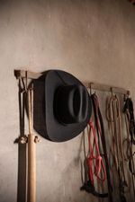Chapéu Cowboy - Fita Camurça Tacha Dourada 