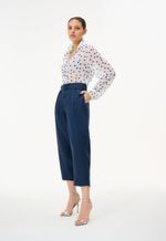 Calça Linho Puro Com Cós Largo E Rolote
