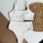 Top Ousadia Luxo / Hot Pants Confort OFF WHITE LISO
