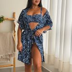 Saída de Praia Curtinha Estampa Folhagem Azul