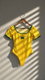 Body/Maiô Manga Curta Brasil Amarelo e verde