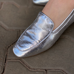LOAFER SCHUTZ COURO PRATA 