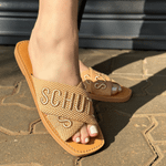 SANDALIA SCHUTZ RASTEIRA TIRAS EM X LOGO NUDE S2088901150004