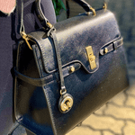 BOLSA VICENZA TOTE CORA MEDIA FLAP COURO PRETO P5000100340005