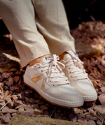 TÊNIS SCHUTZ ST 002 COURO OFF WHITE E DOURADO