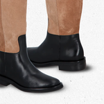 BOTA DE CANO LONGO EM COURO PRETO E CAMURÇA BEGE FENDI LUIZA BARCELOS