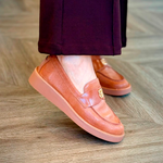 Mocassim  Schutz Bico Redondo Couro Camel