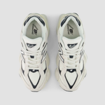 Tênis New Balance 9060 Off White com Detalhes