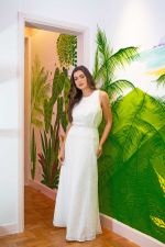 SAIA LONGA RECORTES EM LAISE CORI