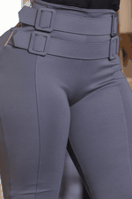 Calça Flare com Cinto Empina Bumbum Cinza