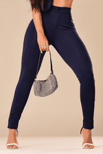 Calça Skinny Básica com Bolsos Empina Bumbum Azul Marinho