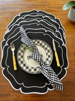 Jogo Americano Pétala Preto com bordado branco
