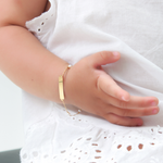 Pulseira Bebê Personalizada com Placa para Nome e Pérolas em Ouro 18k