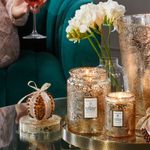 Mini Vela Pote Vidro 50H Relevo Gilt Pomander e Hinoki Voluspa 