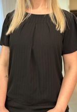 Blusa manga curta Eduarda Aishty | Preto