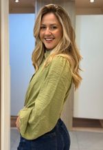 Camisa Feminina Cropped Com Detalhe Canaleta Style Box | Pistache