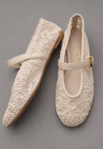 Sapatilha bordada em renda Vizzano | off white