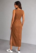 Vestido midi sem manga com fenda frontal Kingdom | café