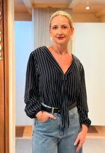 Blusa listrada decote v com gravata Byby | marinho