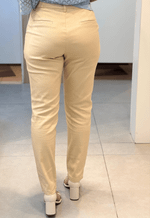 Calça reta bolso faca ajuste interno no cós em elástico Amaram | nude
