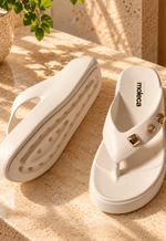Chinelo flatform com detalhes Moleca | off white 