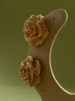 Brinco Flor Pavê de Diamantes em Ouro Amarelo 