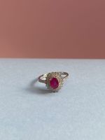 Anel Rubi Oval com Diamantes Ouro Branco