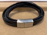 Bracelete Masculino Tiras Couro Preto e Fecho Aço.
