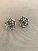 Brinco Flor Diamante Ouro Branco.