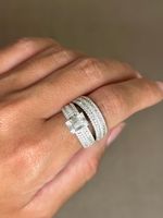 Anel Solitário  e Meia Aliança de Diamantes  em Ouro Branco.