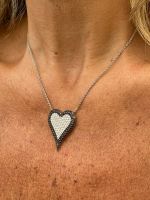 Colar Coração Pavê Diamante Branco e Black Ouro Branco.