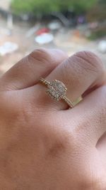 Anel Centro Diamante Carrê  Ouro Amarelo