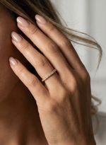 Meia Aliança Fina com Diamantes