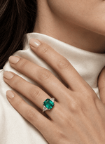 Anel Esmeralda 1,58ct com Diamantes Trillion 0,40ct