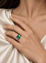 Anel Esmeralda 1,58ct com Diamantes Trillion 0,40ct