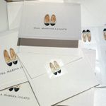 Kit Cartões sapatilha CHANEL + Envelopes + Adesivos + Caixa Personalizada